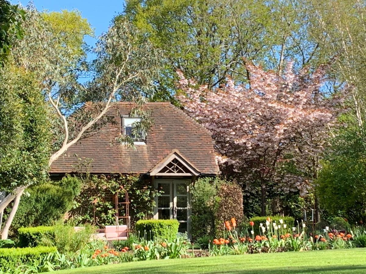 Bootmenders B&B Petersfield Bagian luar foto