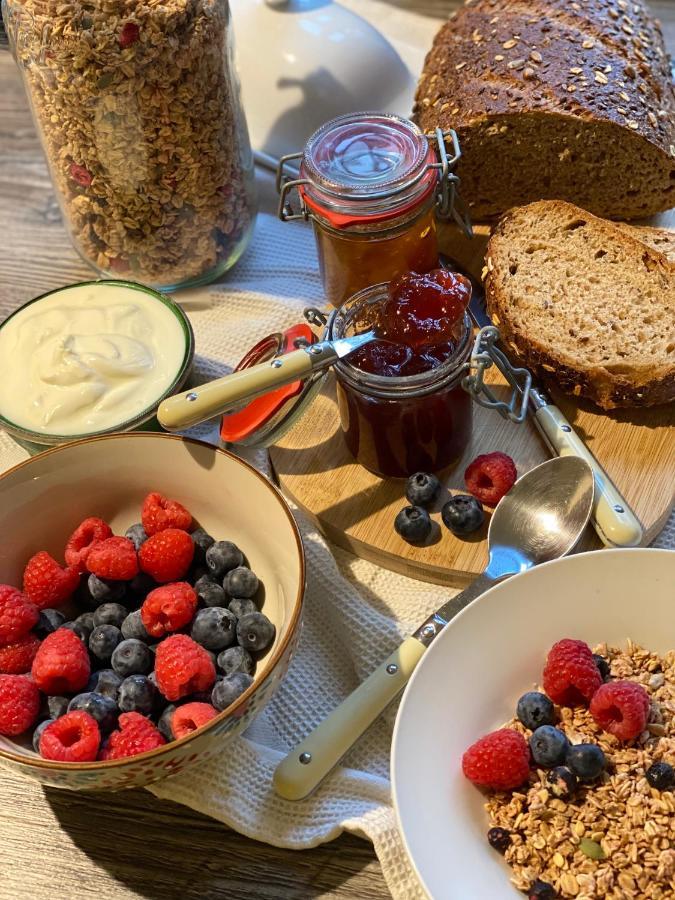 Bootmenders B&B Petersfield Bagian luar foto